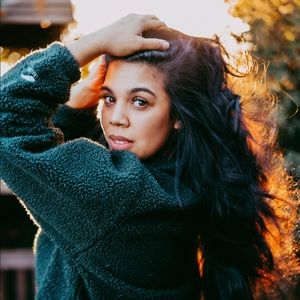 Meet your Posher, Mia